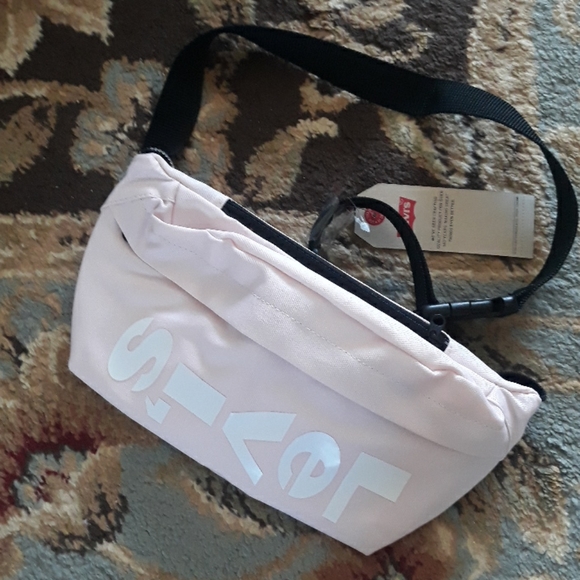 8x*Host Pick*Levi's cute fanny pack - Picture 3 of 12